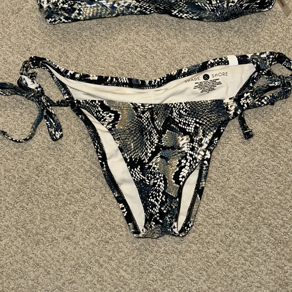 Bikini - Picture 2 of 6